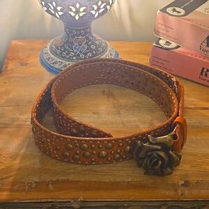 Genuine leather belt with brass detail, rose buckle